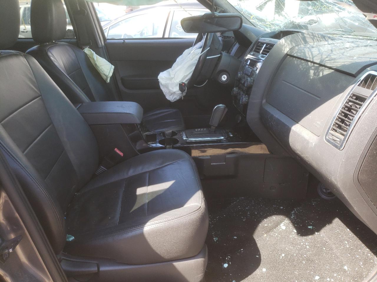 Photo 5 from auction – 2011 FORD ESCAPE LIM with VIN 1FMCU9EG7BKB56647