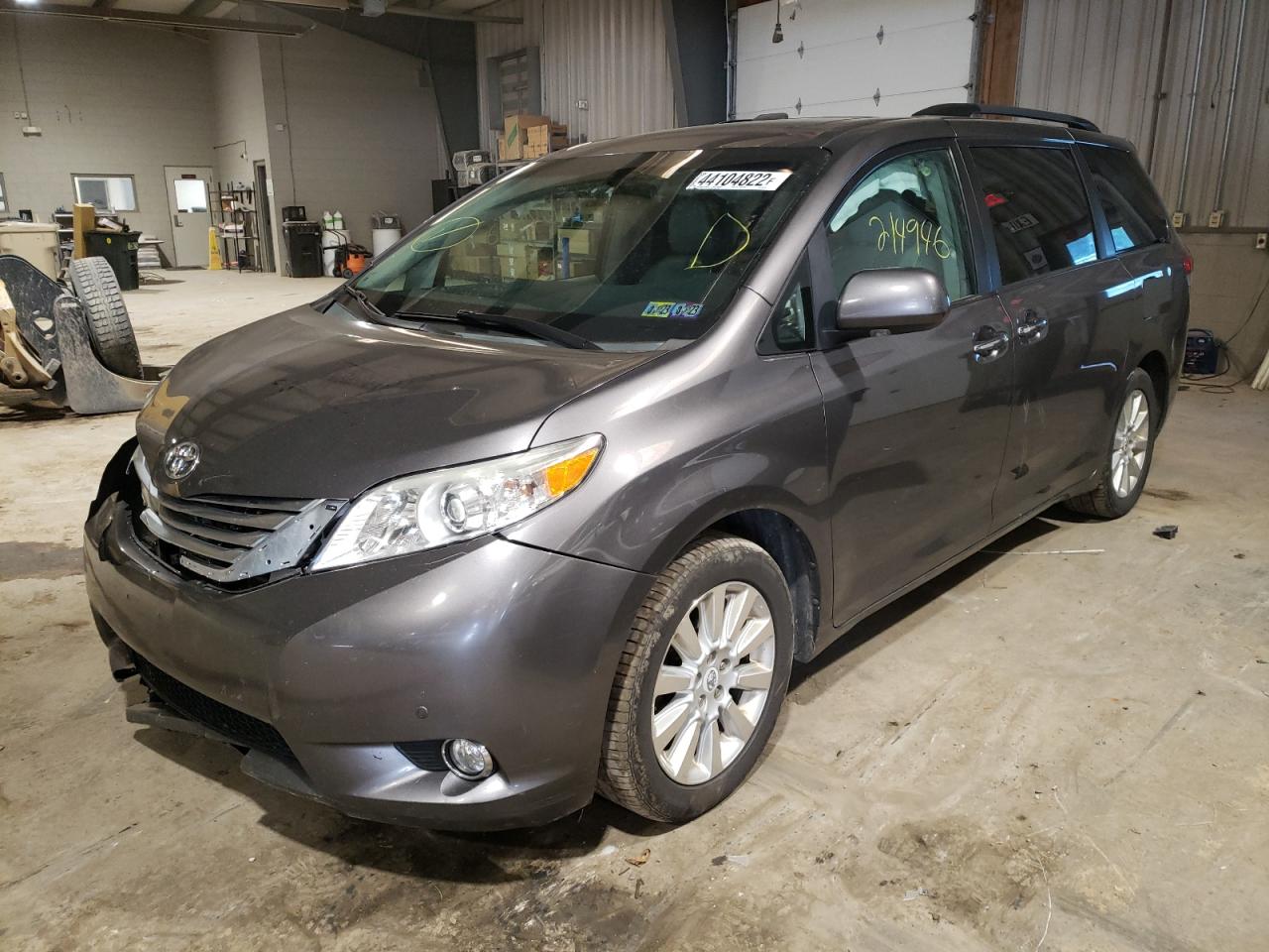 Photo 2 from auction – 2011 TOYOTA SIENNA XLE with VIN 5TDDK3DC4BS026182