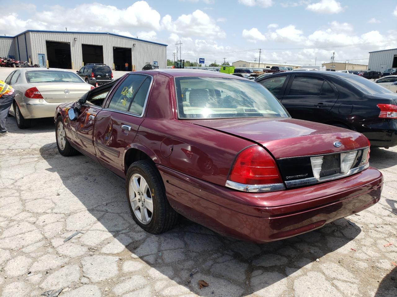 Photo 3 from auction – 2011 FORD CROWN VICT with VIN 2FABP7EV6BX130134