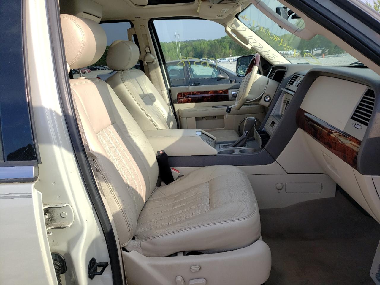 Photo 5 from auction – 2004 LINCOLN NAVIGATOR with VIN 5LMFU27R04LJ39783