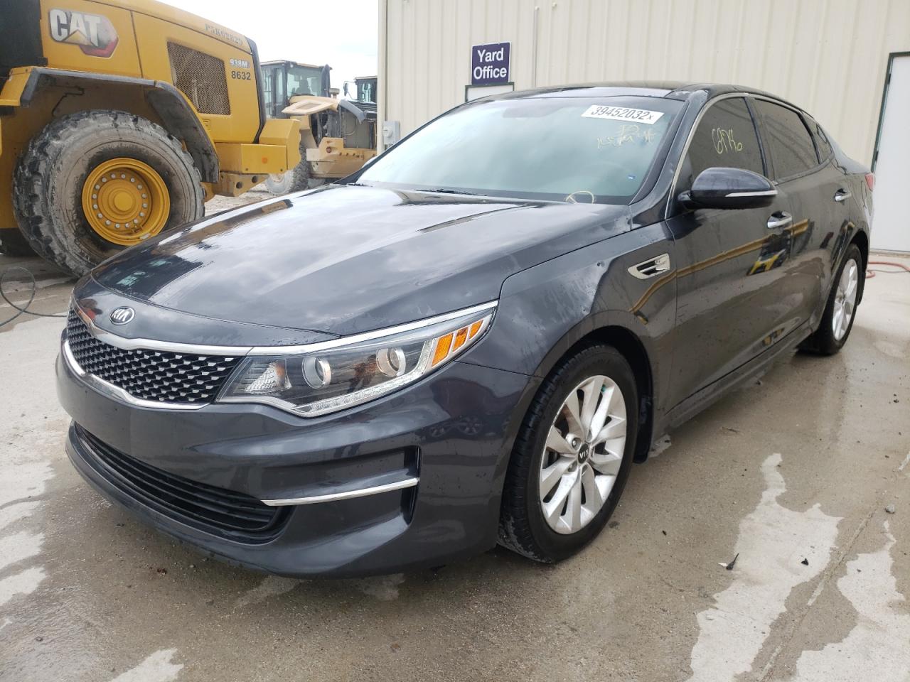 Photo 2 from auction – 2017 KIA OPTIMA EX with VIN 5XXGU4L34HG147934