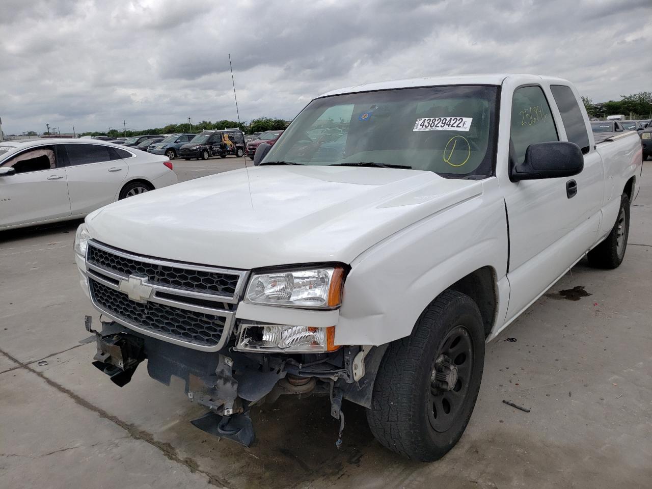 Photo 2 from auction – 2006 CHEVROLET SILVERADO with VIN 2GCEC19V961145956