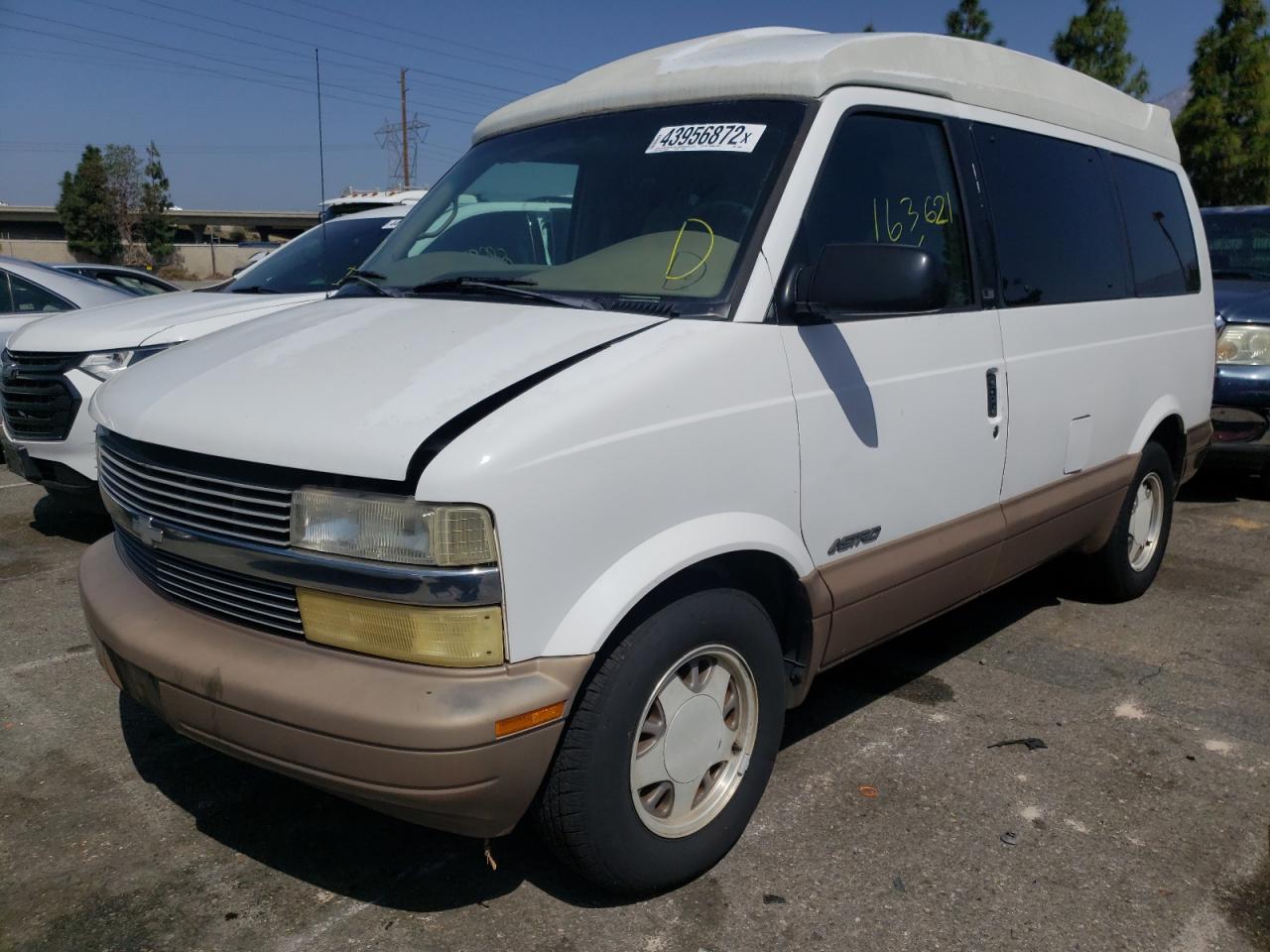 Photo 2 from auction – 1998 CHEVROLET ASTRO with VIN 1GNDM19W5WB118889