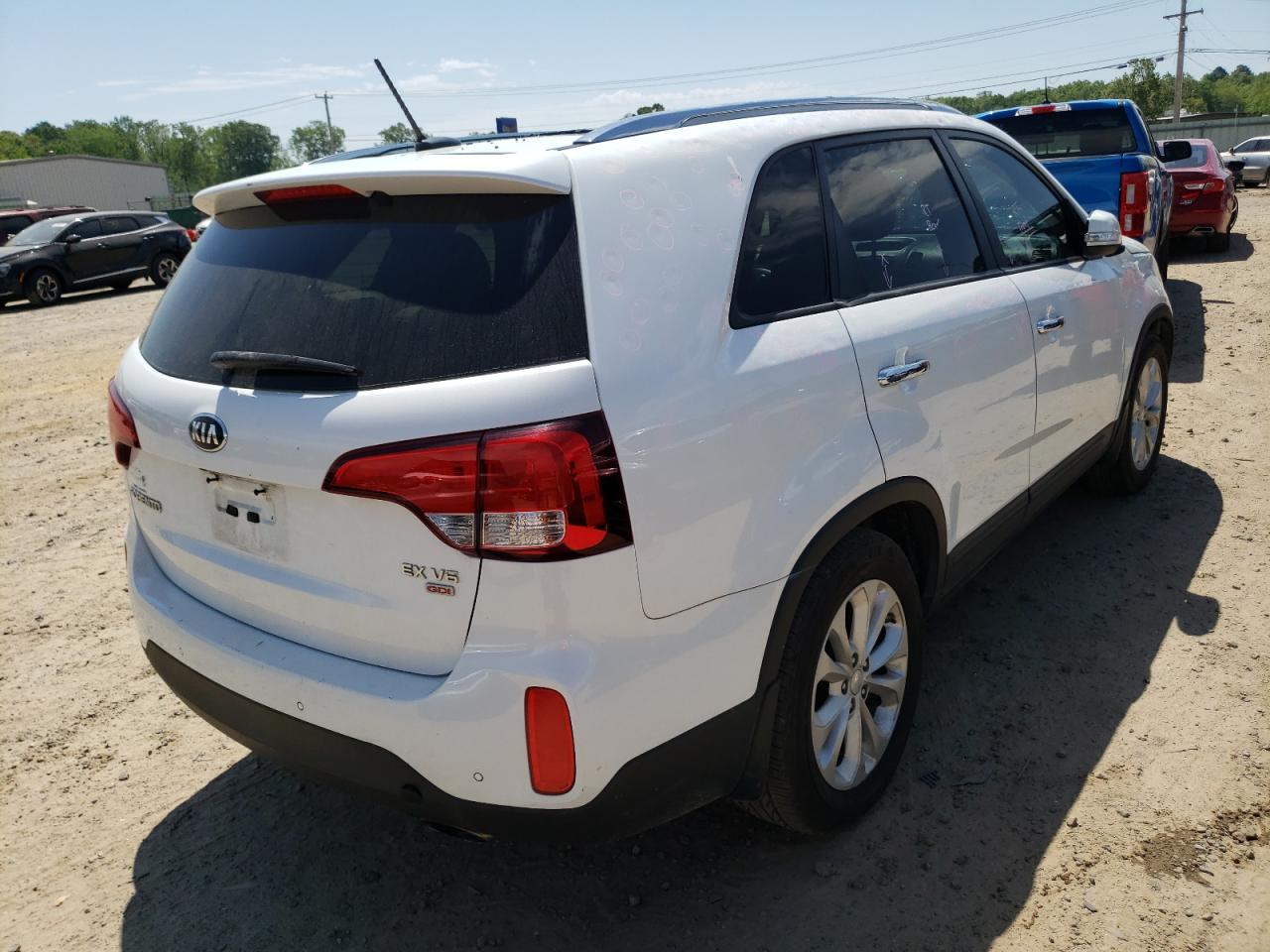 Photo 4 from auction – 2015 KIA SORENTO EX with VIN 5XYKU4A72FG564946