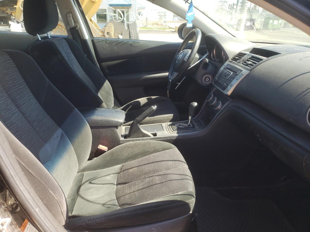 Photo 5 from auction – 2010 MAZDA 6 I with VIN 1YVHZ8BH8A5M50228