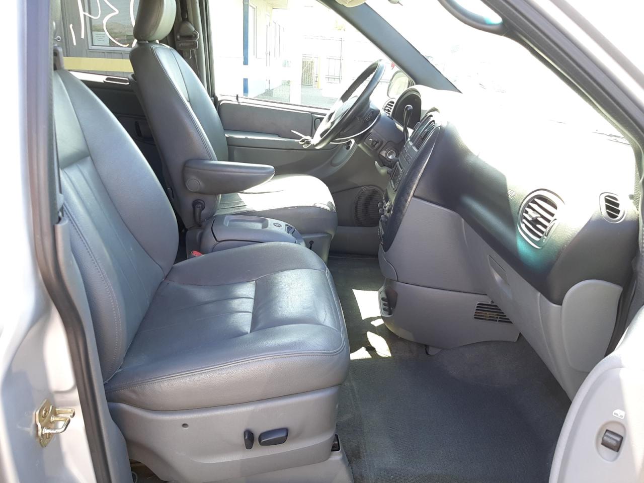 Photo 5 from auction – 2005 DODGE GRAND CARA with VIN 2D4GP44L75R128483