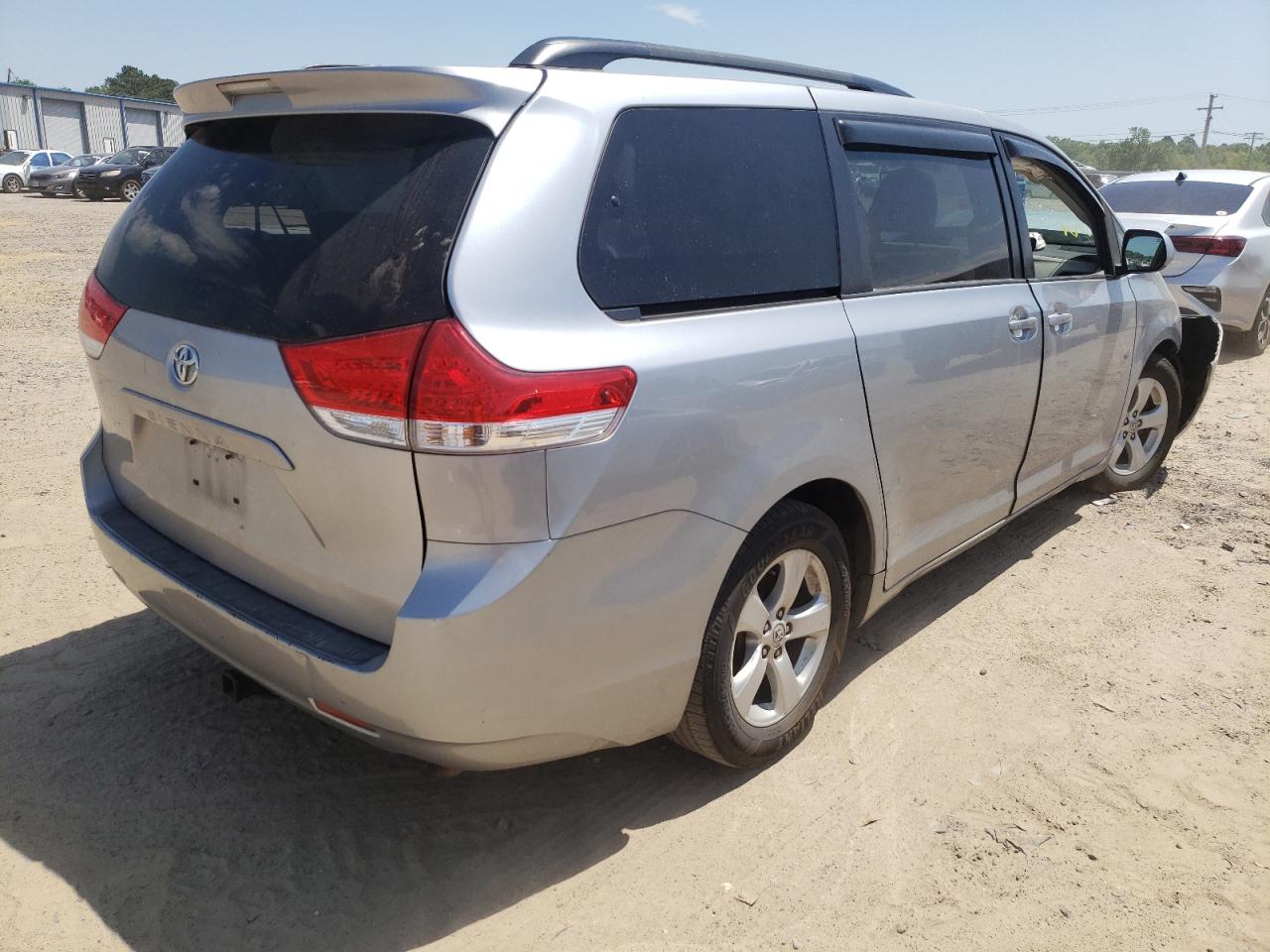 Photo 4 from auction – 2011 TOYOTA SIENNA LE with VIN 5TDKK3DC8BS066692