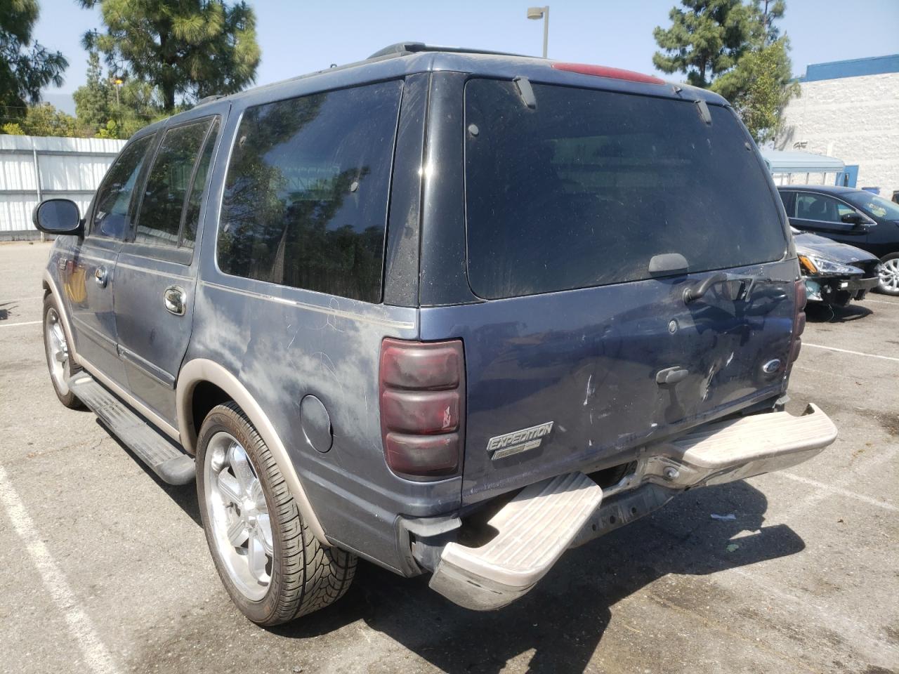 Photo 3 from auction – 1999 FORD EXPEDITION with VIN 1FMRU1761XLB58573