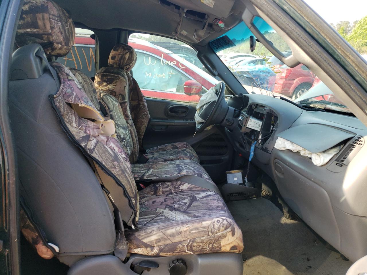 Photo 5 from auction – 2002 FORD F150 with VIN 1FTRX17W72NB84099