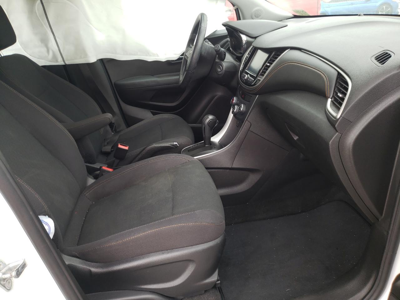 Photo 5 from auction – 2017 CHEVROLET TRAX LS with VIN 3GNCJKSB5HL278676