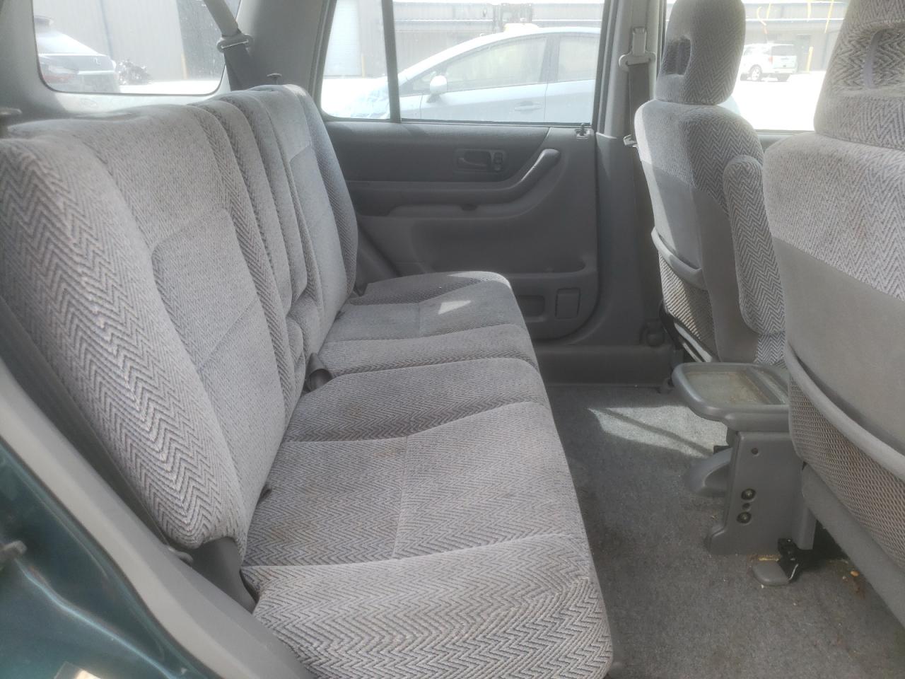 Photo 6 from auction – 1998 HONDA CR-V EX with VIN JHLRD1863WC088868
