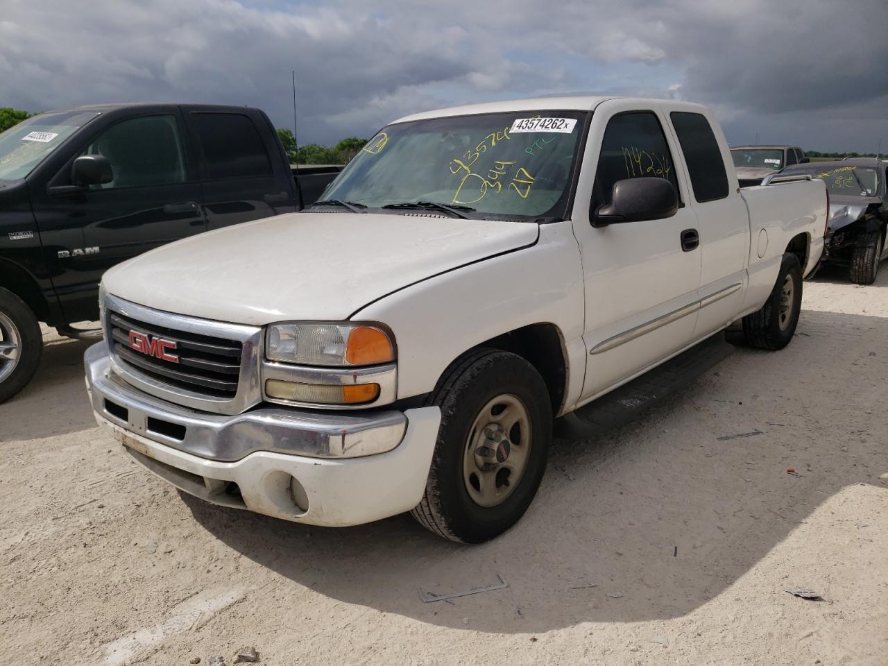 Photo 2 from auction – 2003 GMC NEW SIERRA with VIN 2GTEC19V831344217