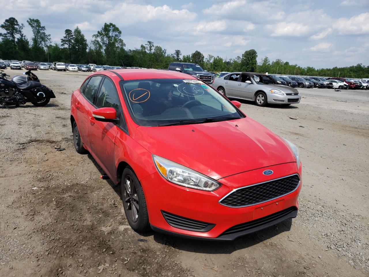 FORD FOCUS SE 2015 with VIN 1FADP3F2XFL329471 - Photo from auction