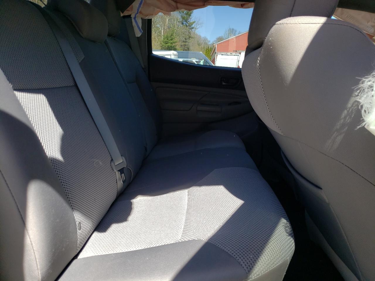 Photo 6 from auction – 2015 TOYOTA TACOMA DOU with VIN 5TFLU4ENXFX115704