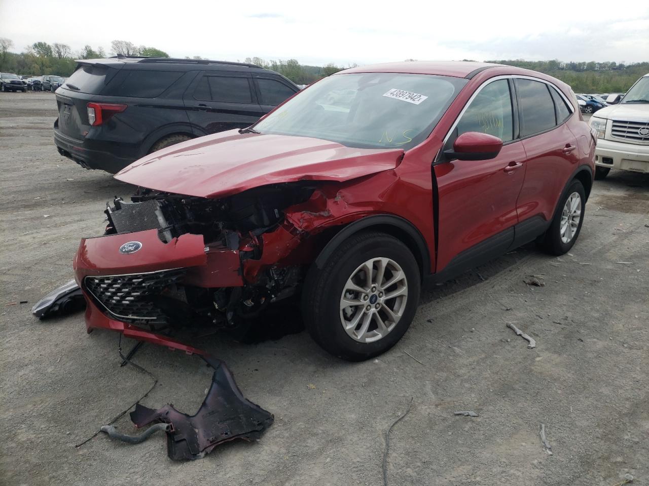 Photo 2 from auction – 2021 FORD ESCAPE SE with VIN 1FMCU0G63MUA00712