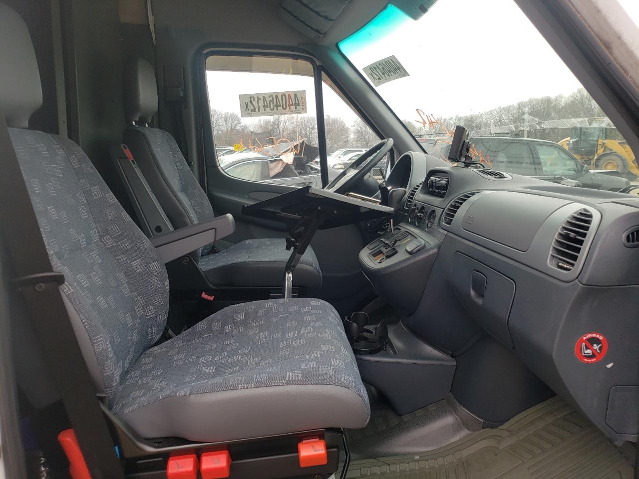 Photo 5 from auction – 2006 DODGE SPRINTER 3 with VIN WD0PD544065943358