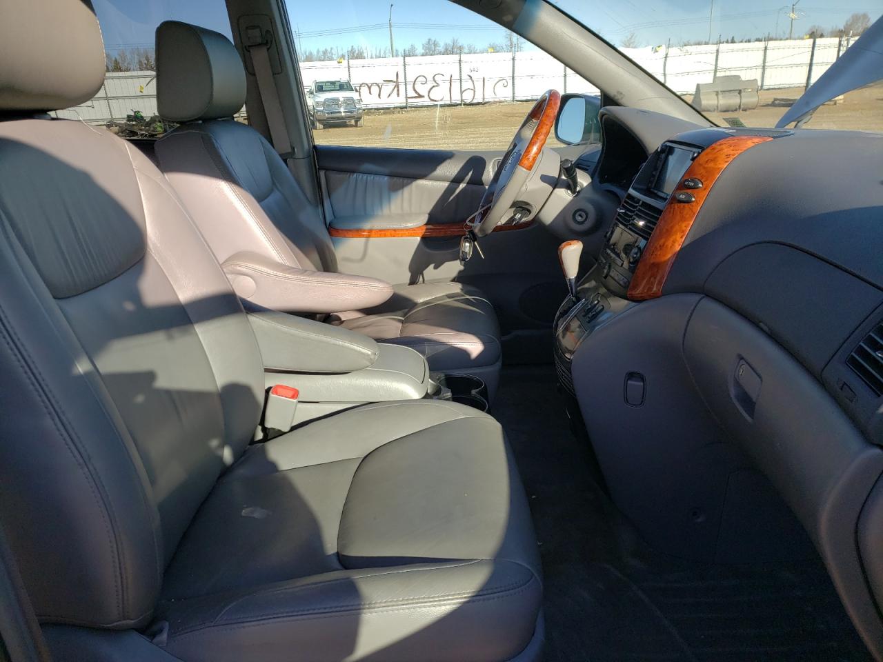 Photo 5 from auction – 2008 TOYOTA SIENNA XLE with VIN 5TDBK22C78S010152