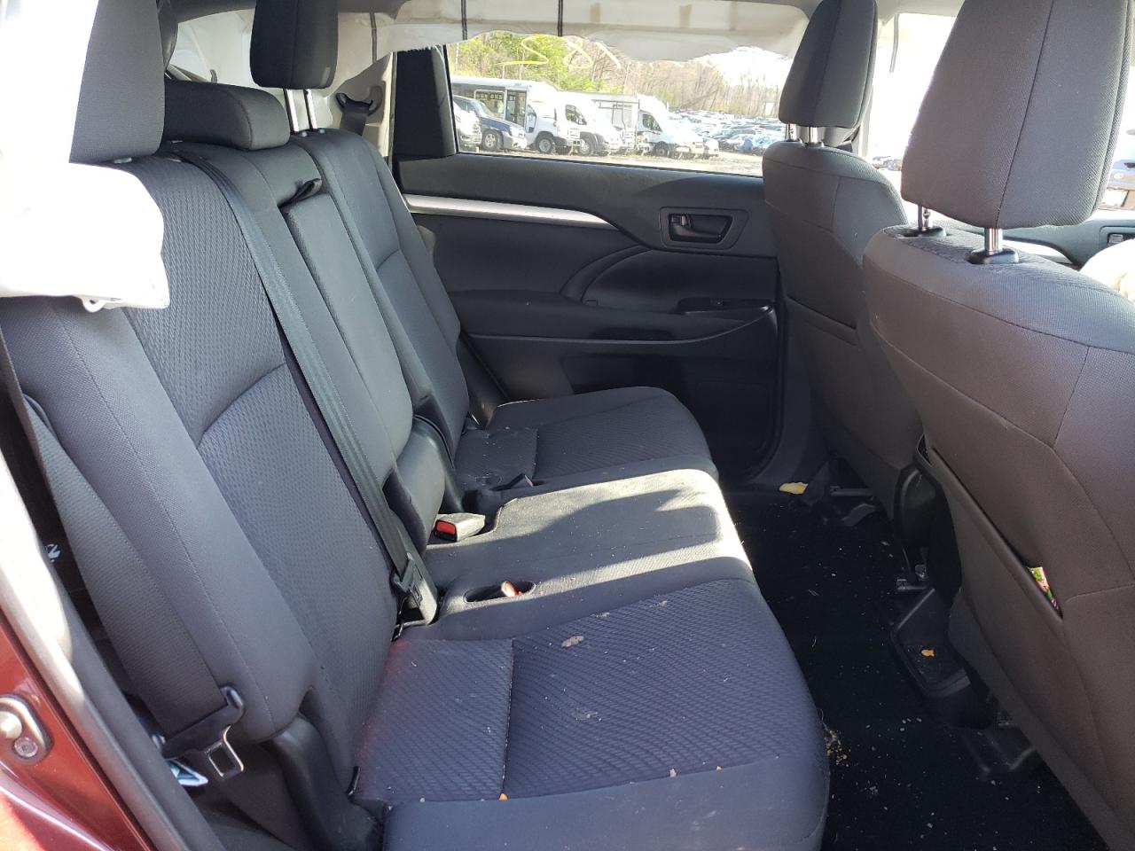Photo 16 from auction – 2017 TOYOTA HIGHLANDER with VIN 5TDBZRFH5HS434598