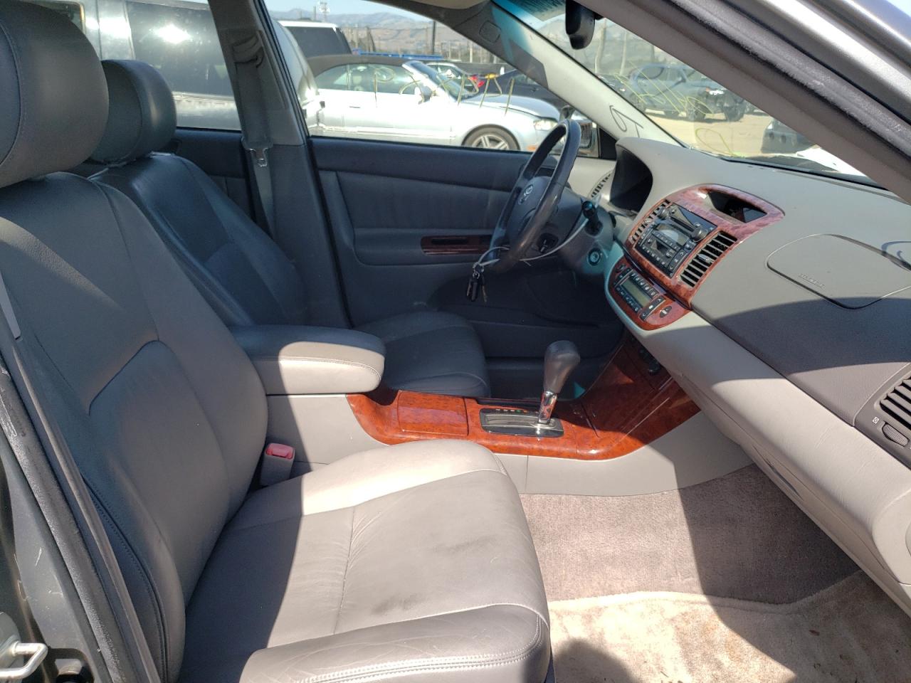 Photo 5 from auction – 2005 TOYOTA CAMRY LE with VIN JTDBF30K050164737