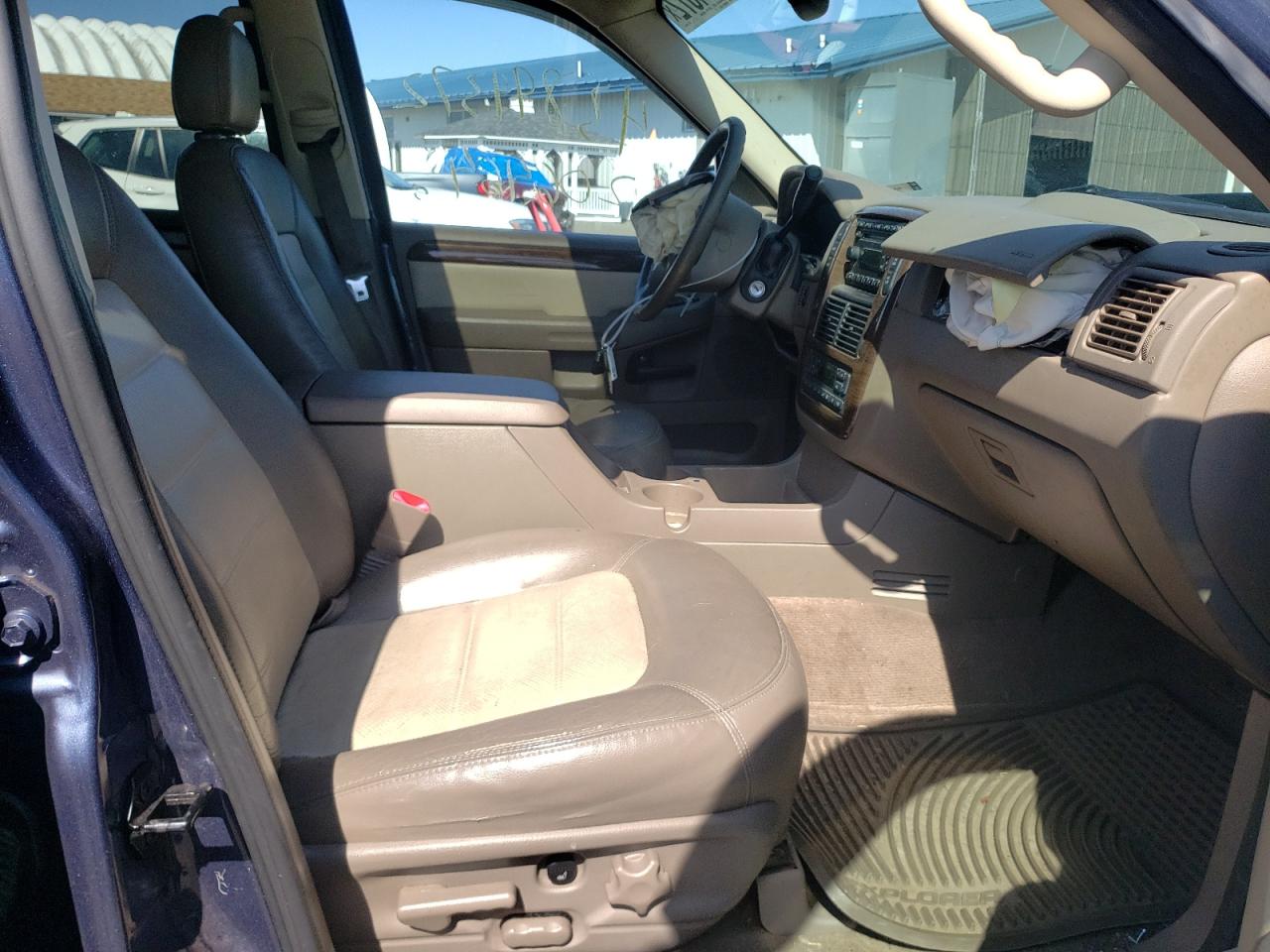 Photo 5 from auction – 2004 FORD EXPLORER E with VIN 1FMDU74W94ZA52124