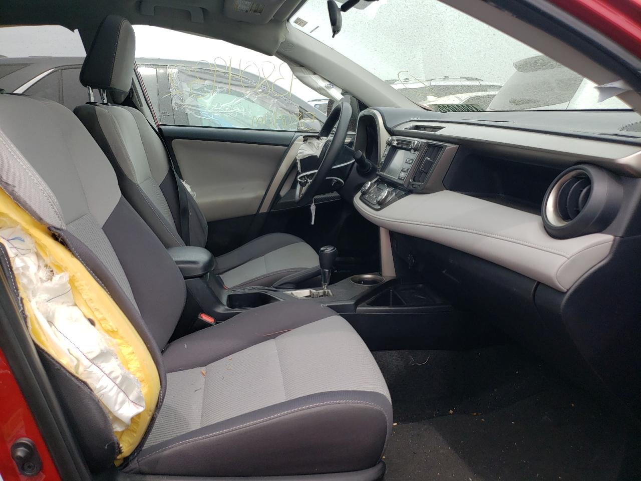 Photo 5 from auction – 2015 TOYOTA RAV4 XLE with VIN 2T3WFREV4FW202376