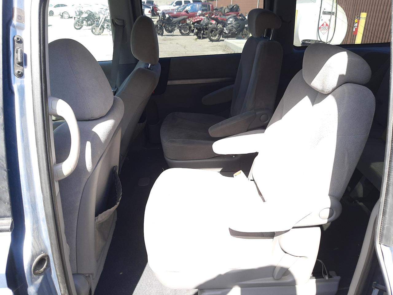 Photo 6 from auction – 2008 HYUNDAI ENTOURAGE with VIN KNDMC233X86052304