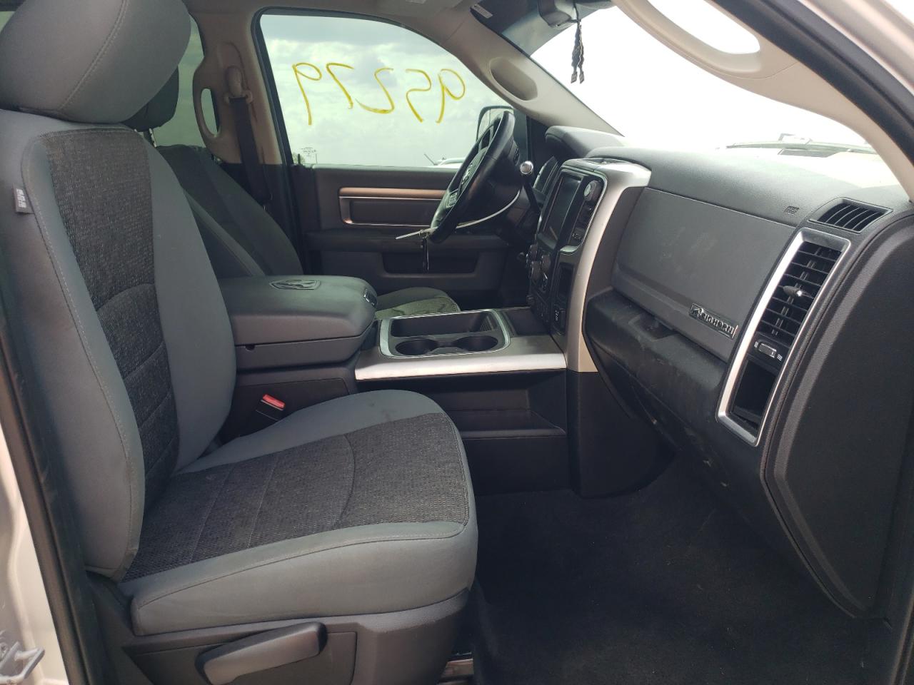 Photo 5 from auction – 2017 RAM 3500 SLT with VIN 3C63R3HLXHG641612