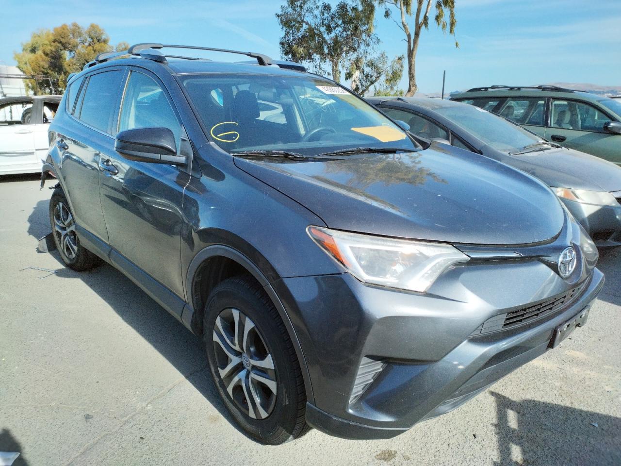 TOYOTA RAV4 LE 2016 with VIN JTMZFREV4GJ068367 - Photo from auction