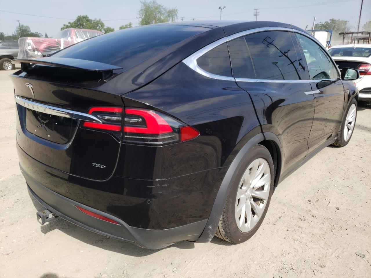 Photo 4 from auction – 2016 TESLA MODEL X with VIN 5YJXCAE2XGF009032