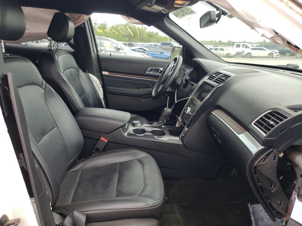 Photo 5 from auction – 2017 FORD EXPLORER L with VIN 1FM5K8F85HGC35732