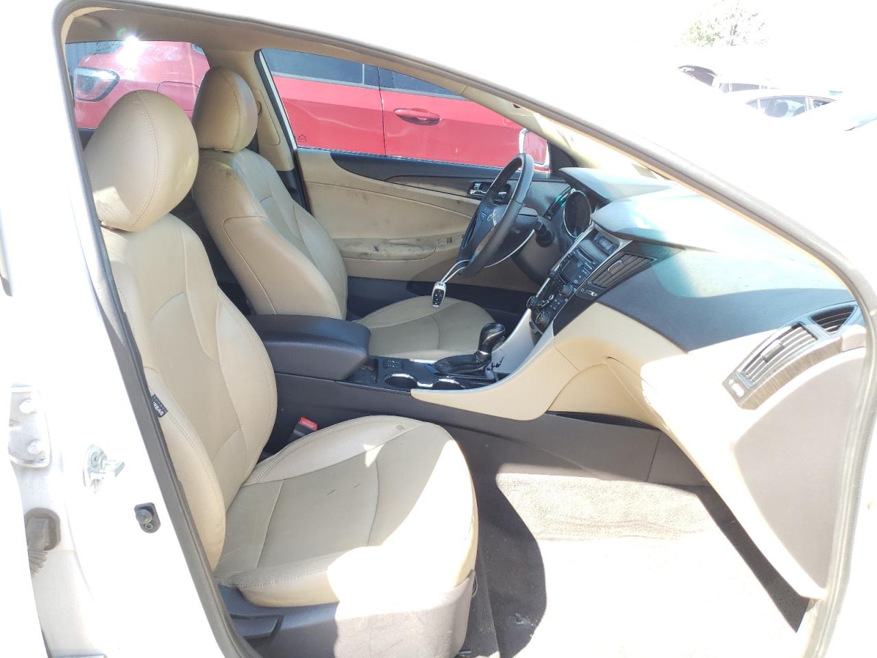 Фото 5 с аукциона – 2012 HYUNDAI SONATA SE с VIN 5NPEC4AC3CH458815