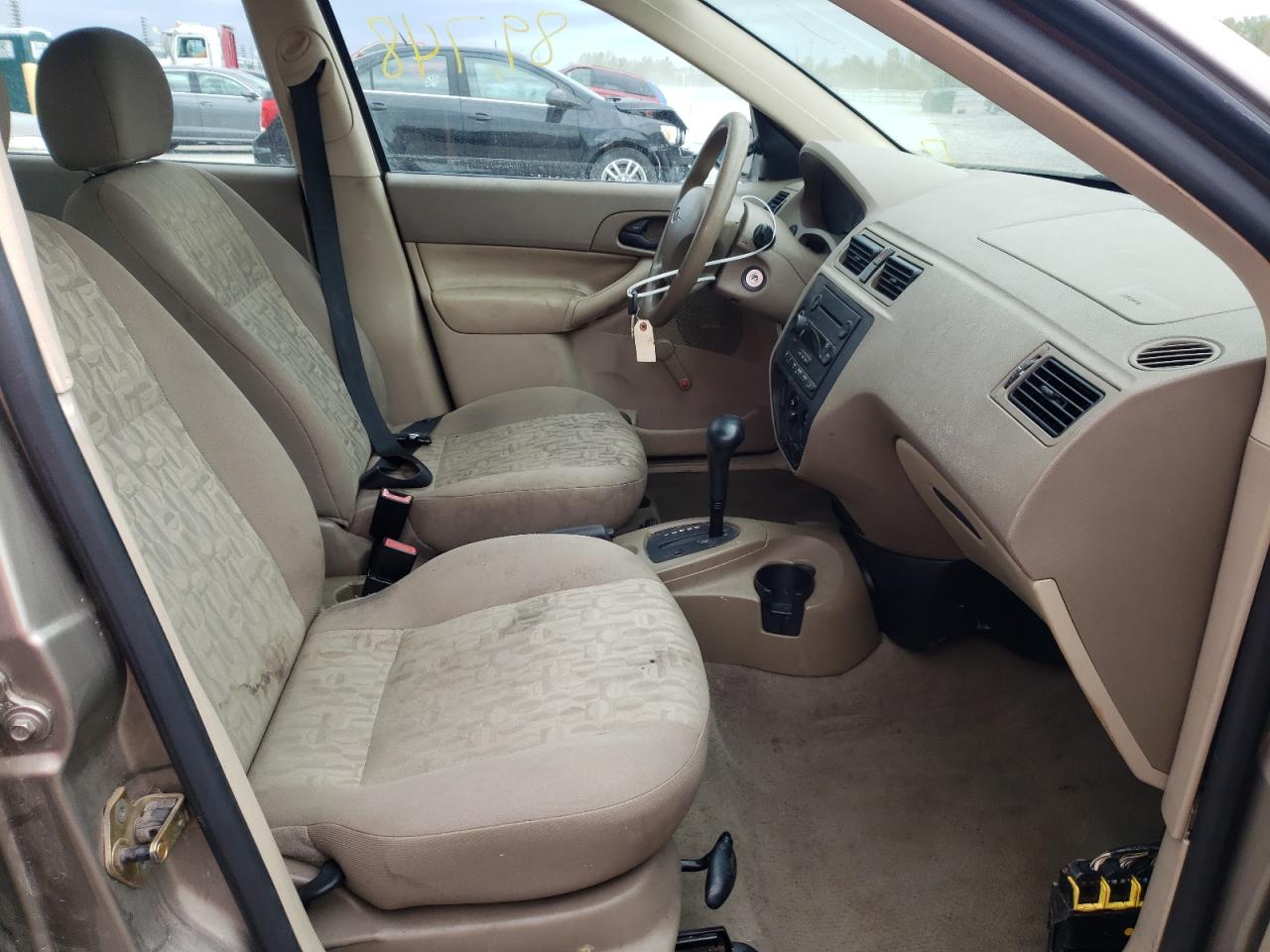 Photo 5 from auction – 2005 FORD FOCUS ZX4 with VIN 1FAFP34N55W208334