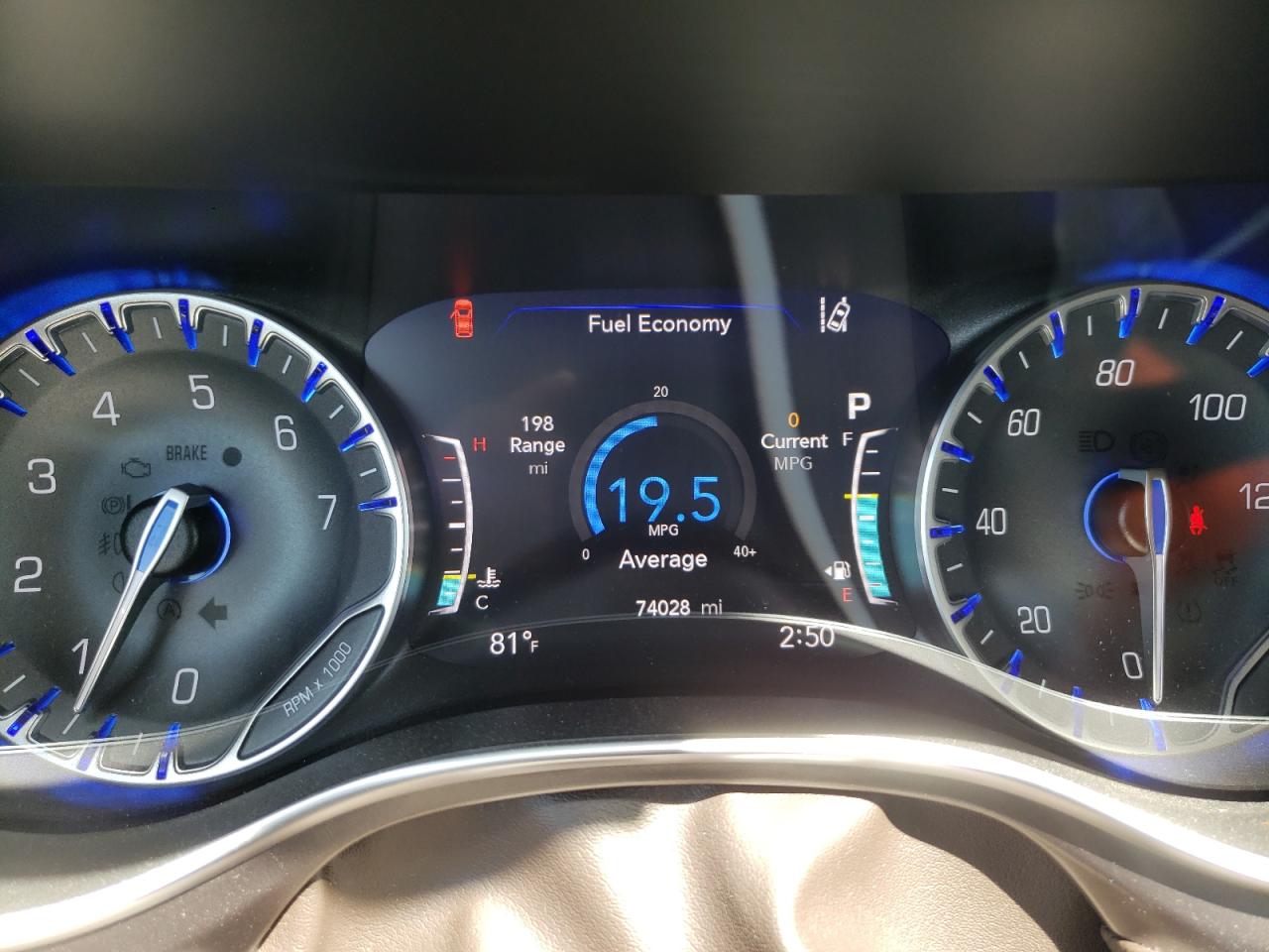 Photo 8 from auction – 2017 CHRYSLER PACIFICA T with VIN 2C4RC1EG8HR735272