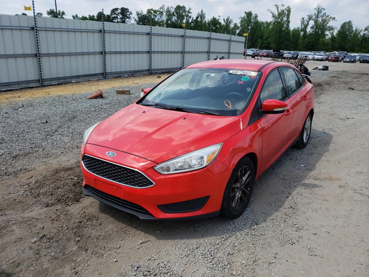 Photo 2 from auction – 2015 FORD FOCUS SE with VIN 1FADP3F2XFL329471