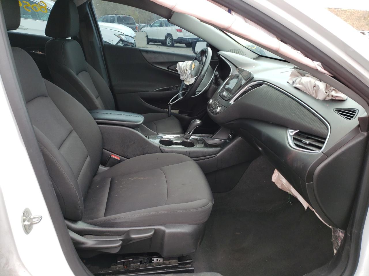 Photo 5 from auction – 2018 CHEVROLET MALIBU LT with VIN 1G1ZD5ST8JF134732