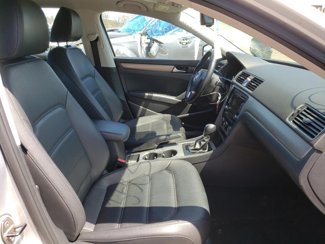 Photo 5 from auction – 2014 VOLKSWAGEN PASSAT SE with VIN 1VWBT7A38EC074495