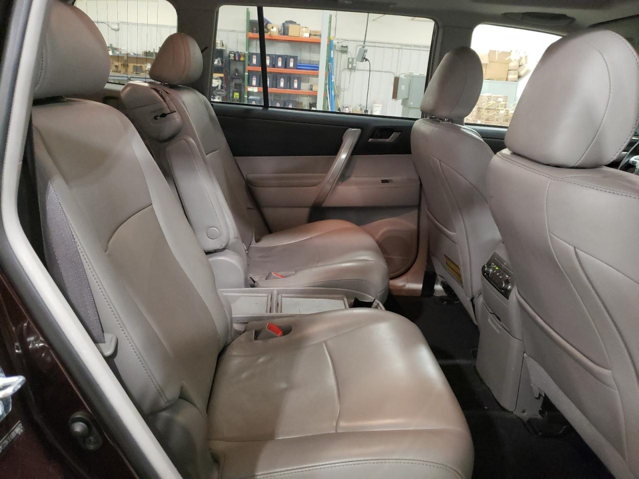Photo 6 from auction – 2013 TOYOTA HIGHLANDER with VIN 5TDBK3EH3DS186672