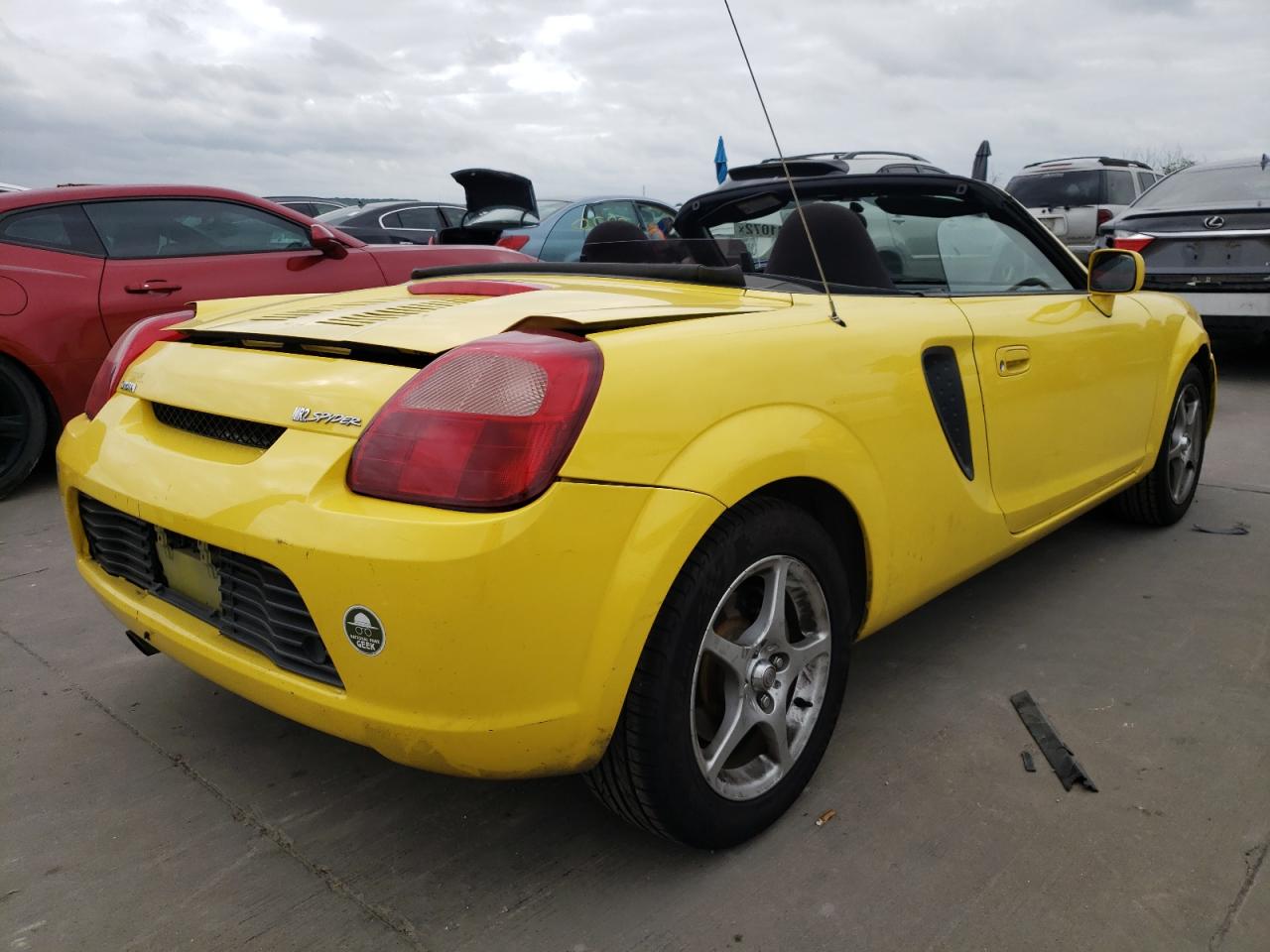 Photo 4 from auction – 2002 TOYOTA MR2 SPYDER with VIN JTDFR320320044589