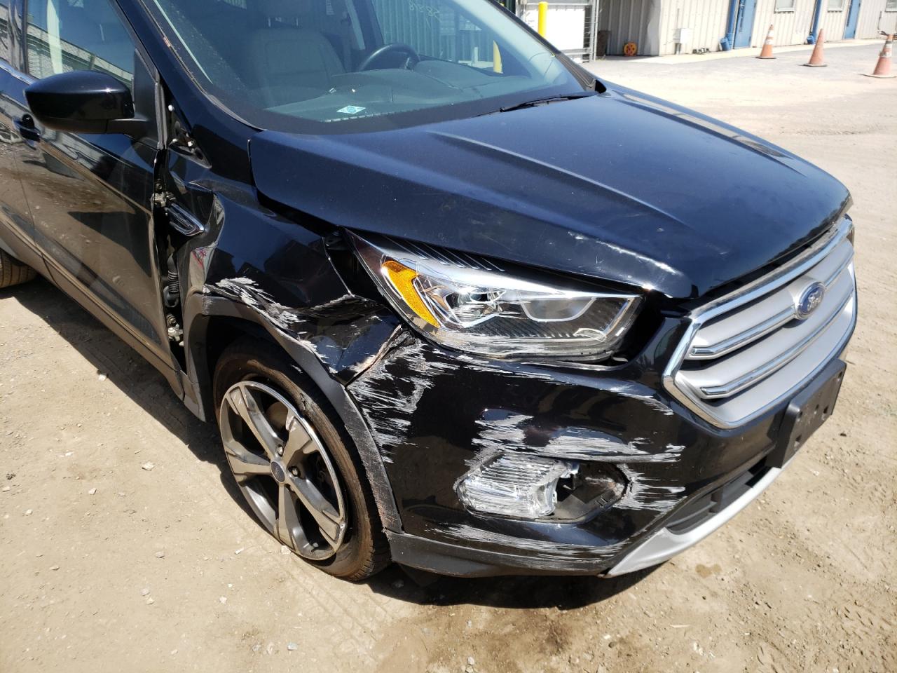 Photo 9 from auction – 2017 FORD ESCAPE SE with VIN 1FMCU9GD6HUB37300