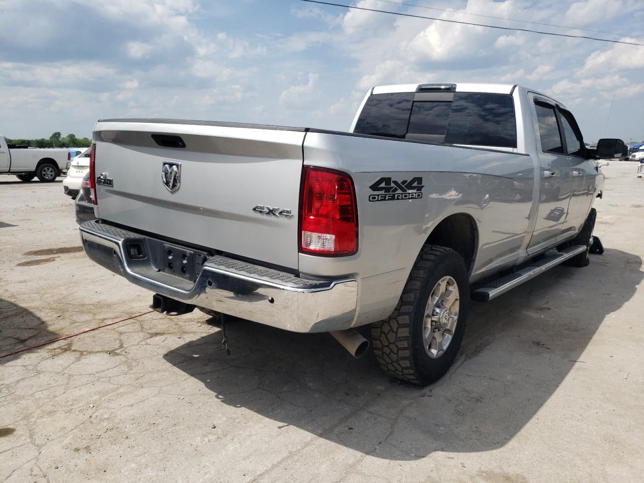 Фото 4 с аукциона – 2017 RAM 3500 SLT с VIN 3C63R3HLXHG641612