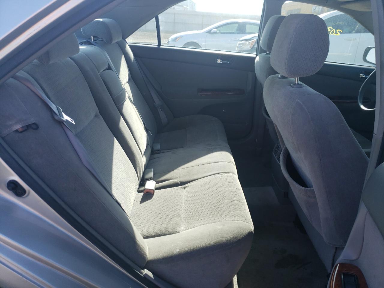 Photo 6 from auction – 2004 TOYOTA CAMRY LE with VIN JTDBF32K140156061