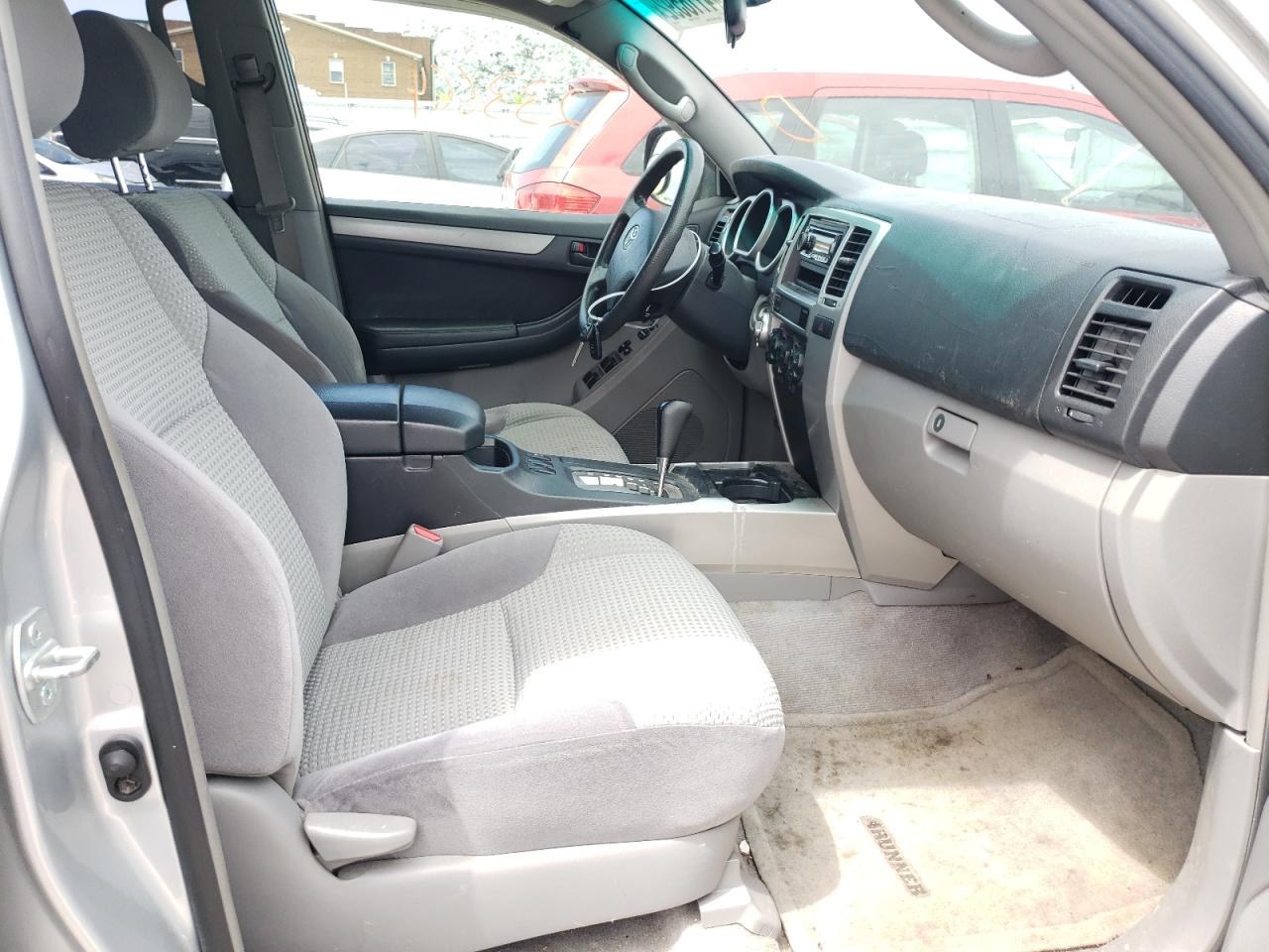 Photo 5 from auction – 2004 TOYOTA 4RUNNER SR with VIN JTEBU14R148028596