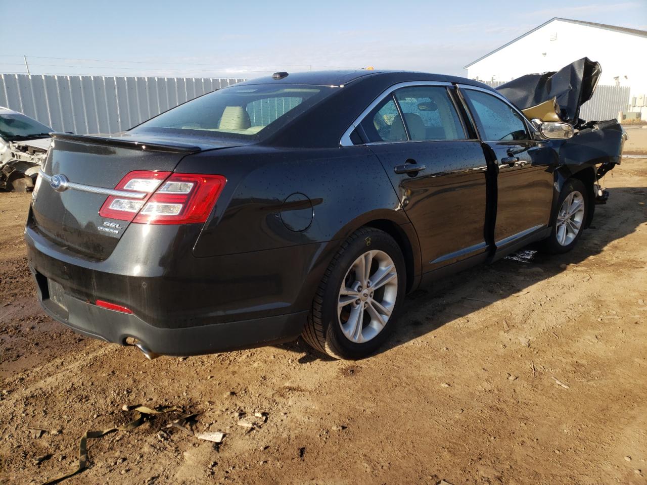 Photo 4 from auction – 2015 FORD TAURUS SEL with VIN 1FAHP2E87FG113961