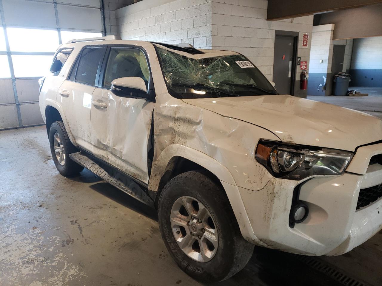 Photo 9 from auction – 2016 TOYOTA 4RUNNER SR with VIN JTEBU5JR0G5301805
