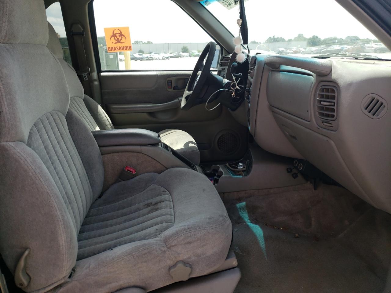 Photo 5 from auction – 2001 CHEVROLET BLAZER with VIN 1GNCS18WX1K109777
