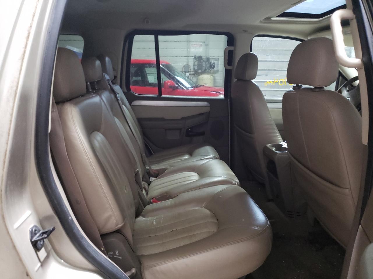 Photo 6 from auction – 2005 MERCURY MOUNTAINEE with VIN 4M2DU86W25UJ00739