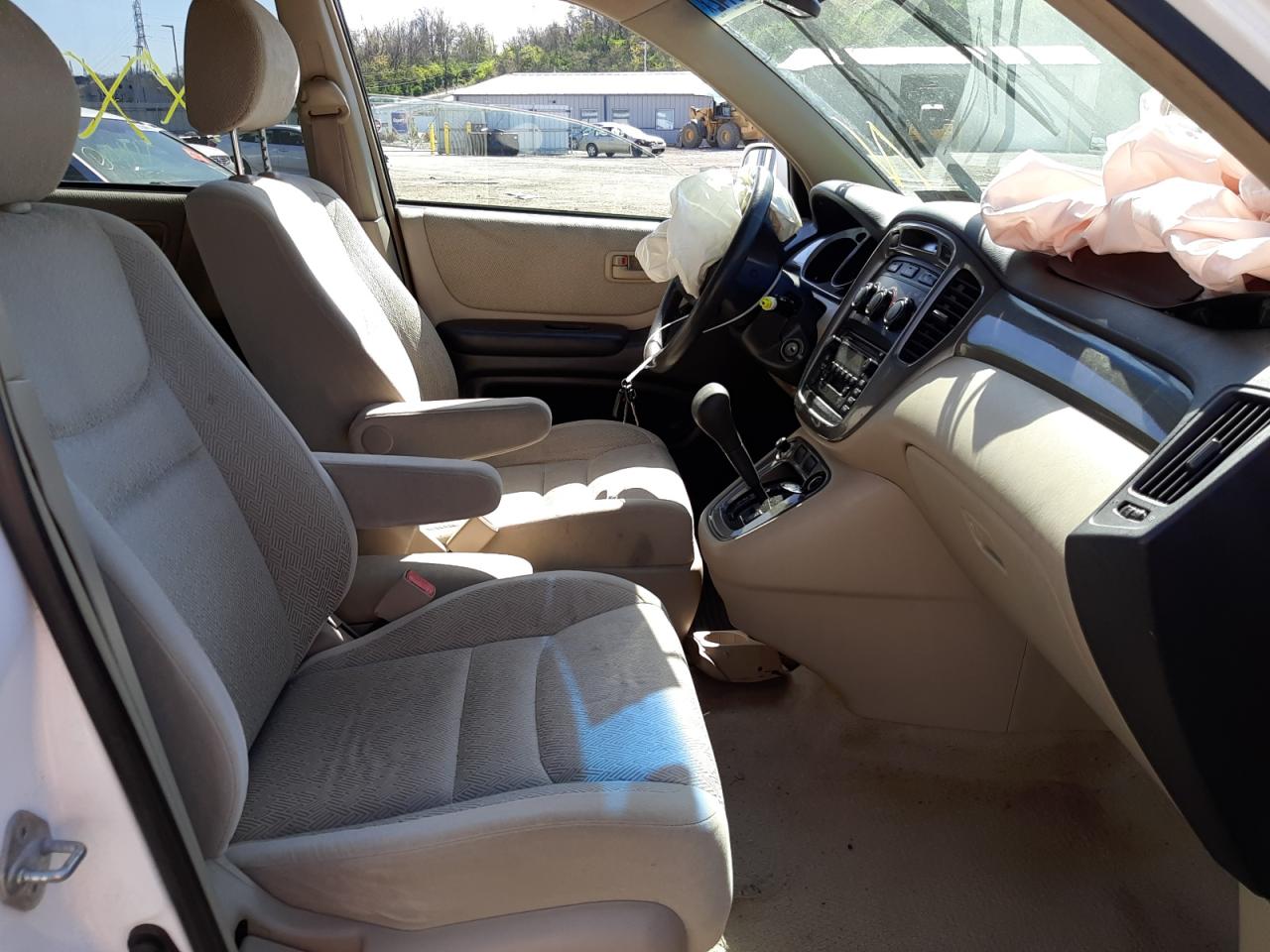 Photo 5 from auction – 2001 TOYOTA HIGHLANDER with VIN JTEGF21A210023857