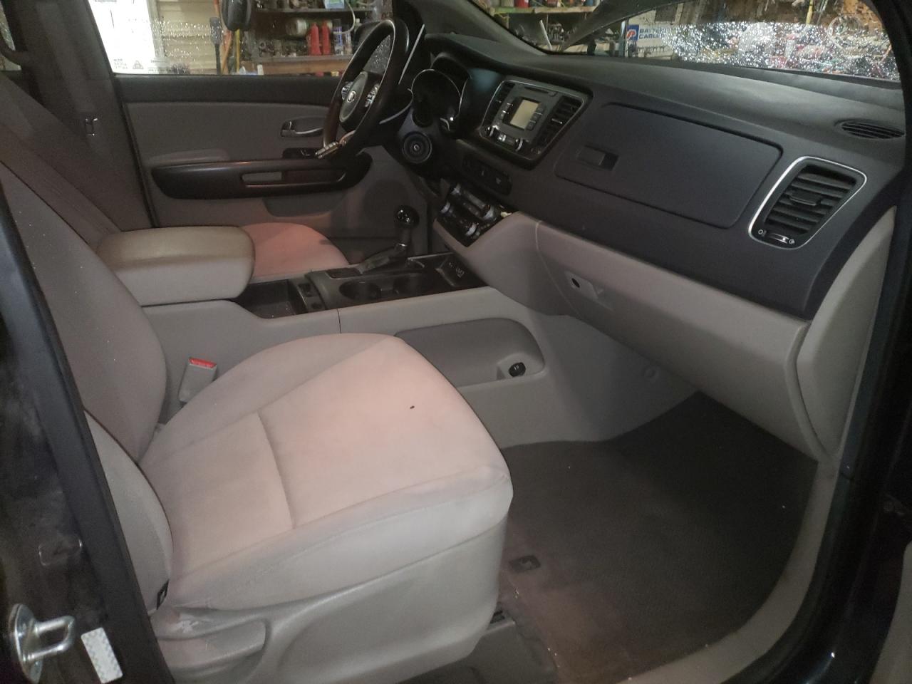Photo 5 from auction – 2015 KIA SEDONA LX with VIN KNDMB5C13F6044741