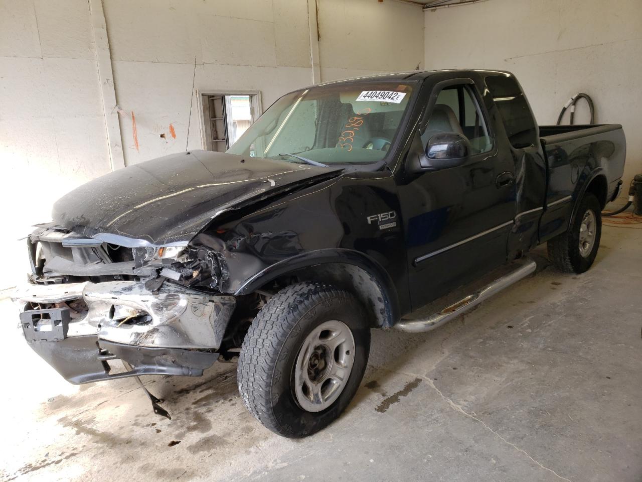 Photo 2 from auction – 1998 FORD F150 with VIN 1FTRX18L8WNA80991