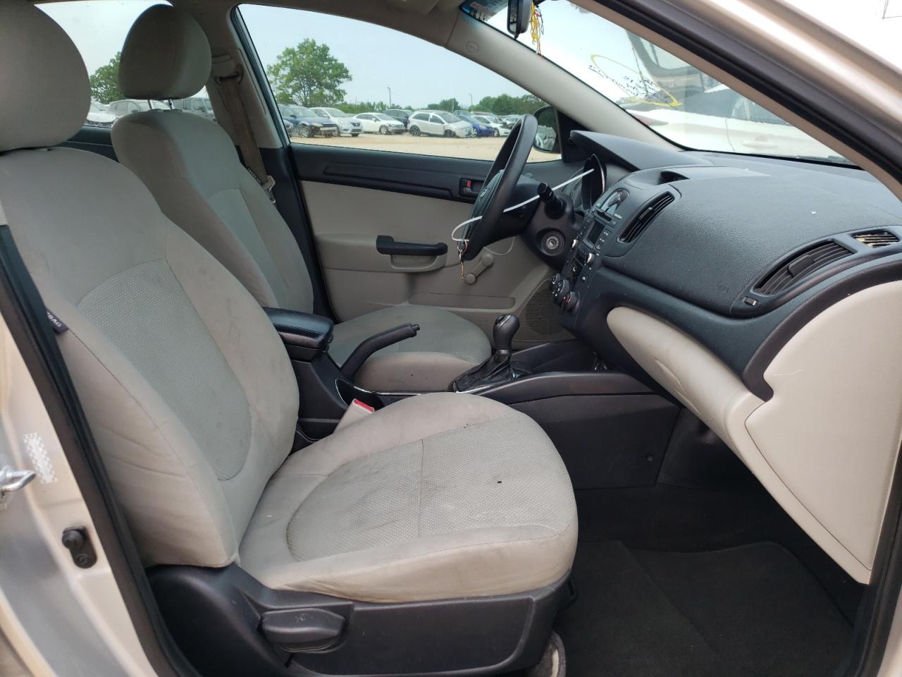 Photo 5 from auction – 2011 KIA FORTE LX with VIN KNAFT4A28B5456047